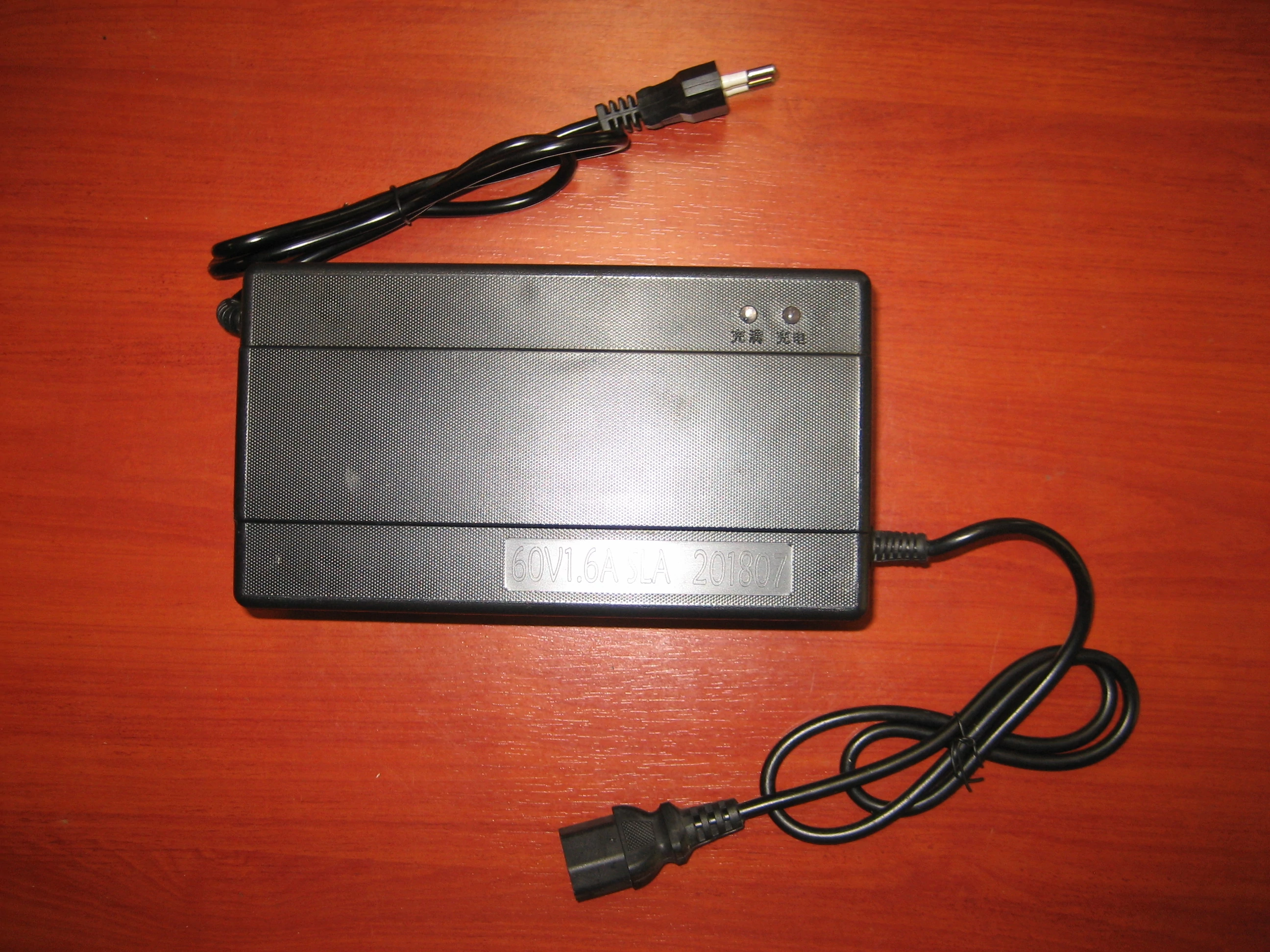 elektromos jármű akkutöltő 60V/3A